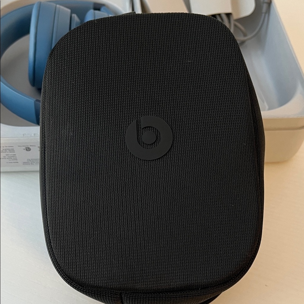 Beats Solo 4 by Dre Blue Headphones - Picture 4 of 8
